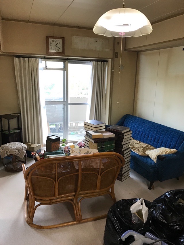 before マンション全部屋の遺品整理作業